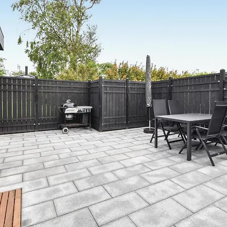 Lille Ron 度假居 *